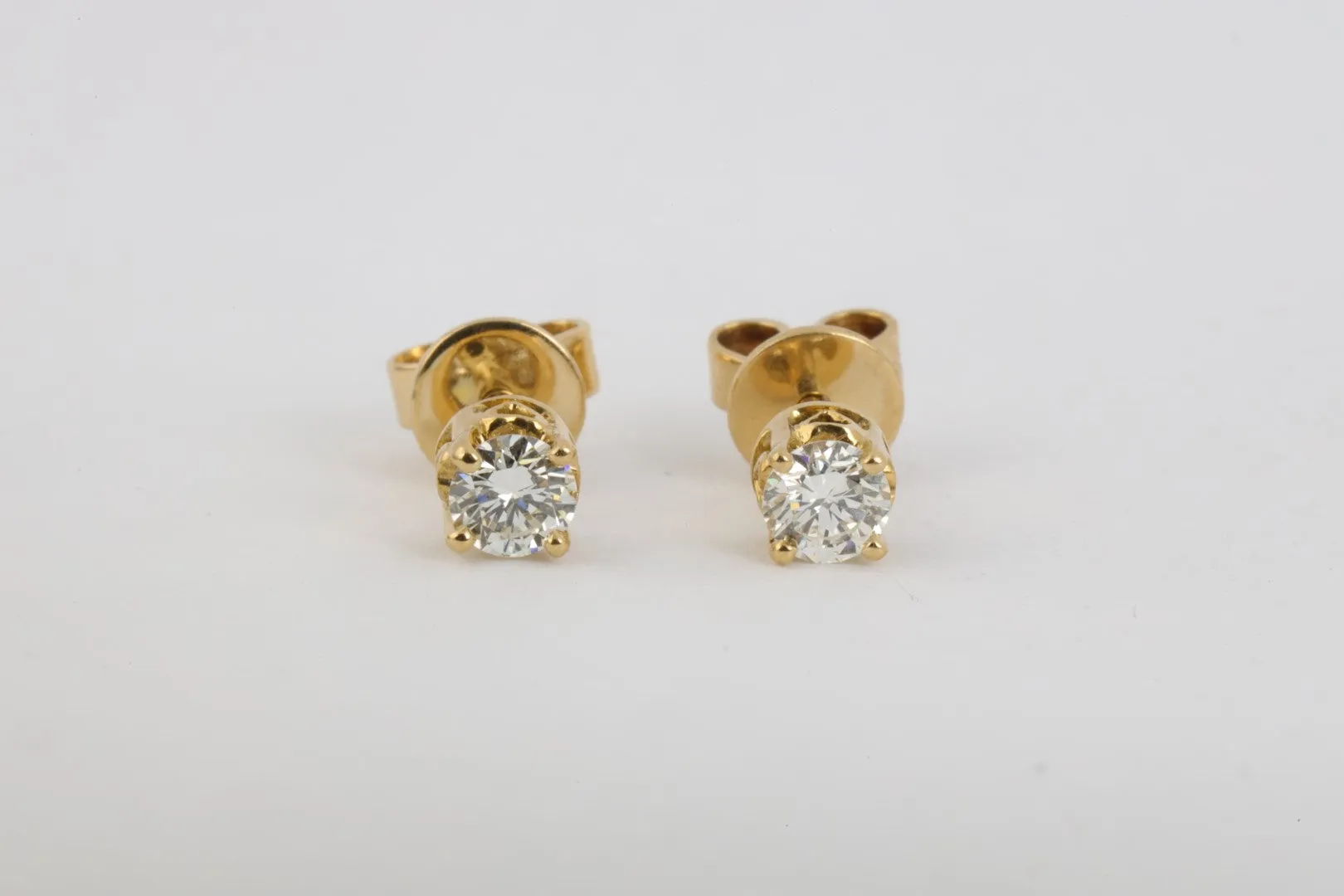 18k Yellow Gold 0.50tcw Diamond Stud Earrings (2.19g.)