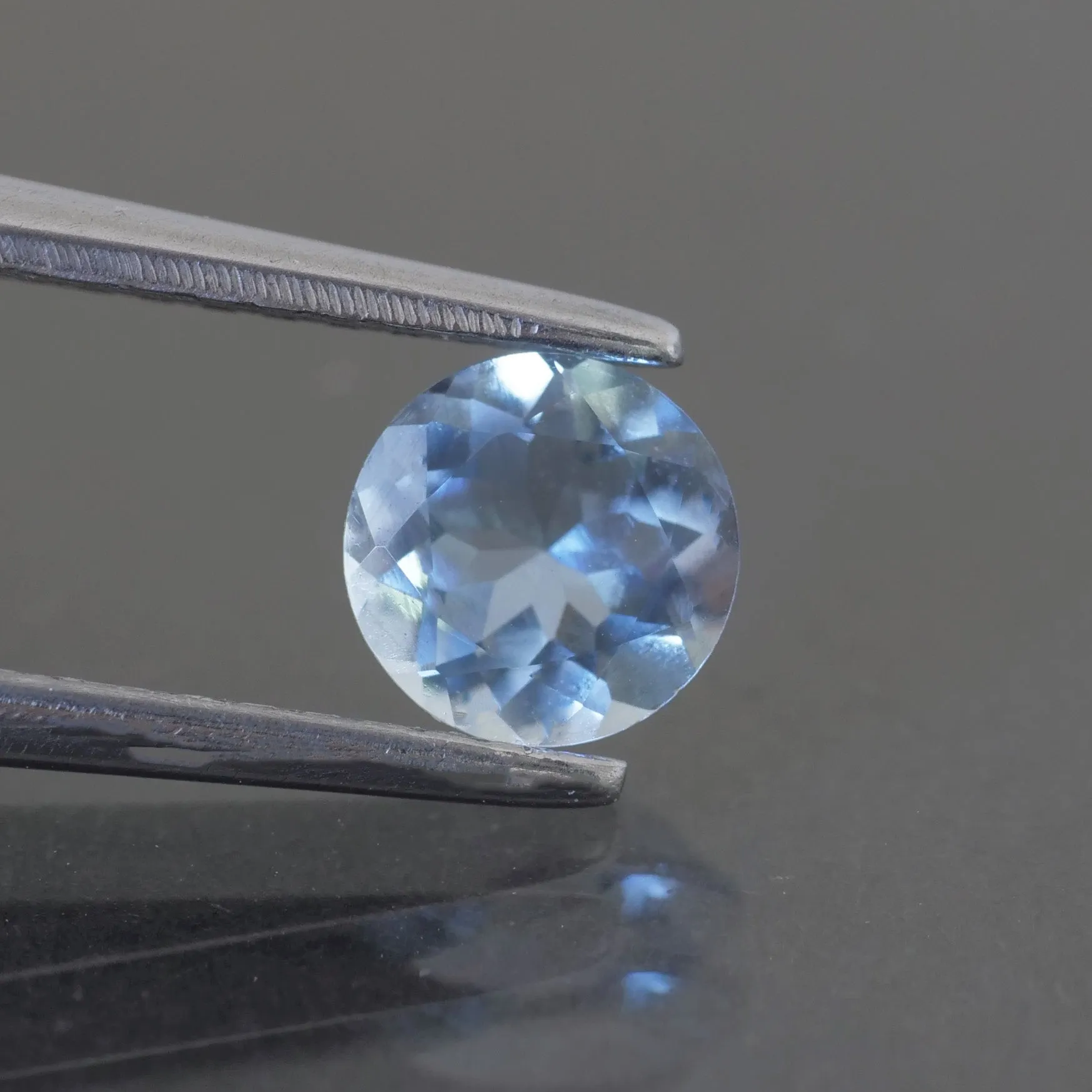 Aquamarine | round cut 6.5 mm, 1 ct,  VVS clarity