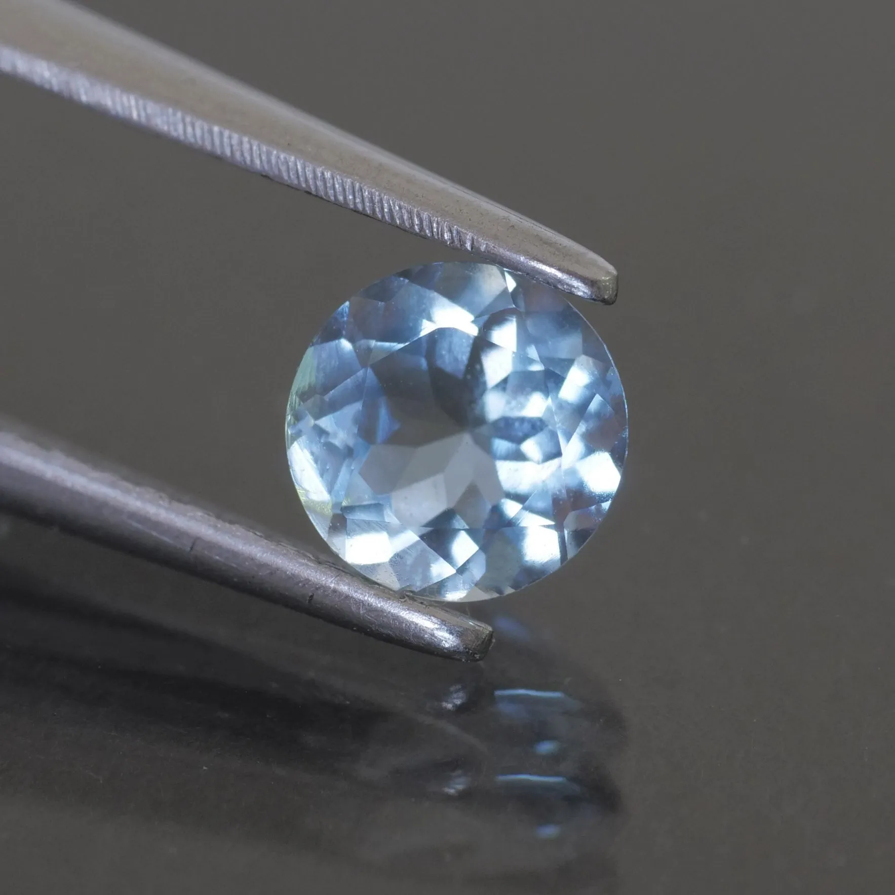 Aquamarine | round cut 6.5 mm, 1 ct,  VVS clarity