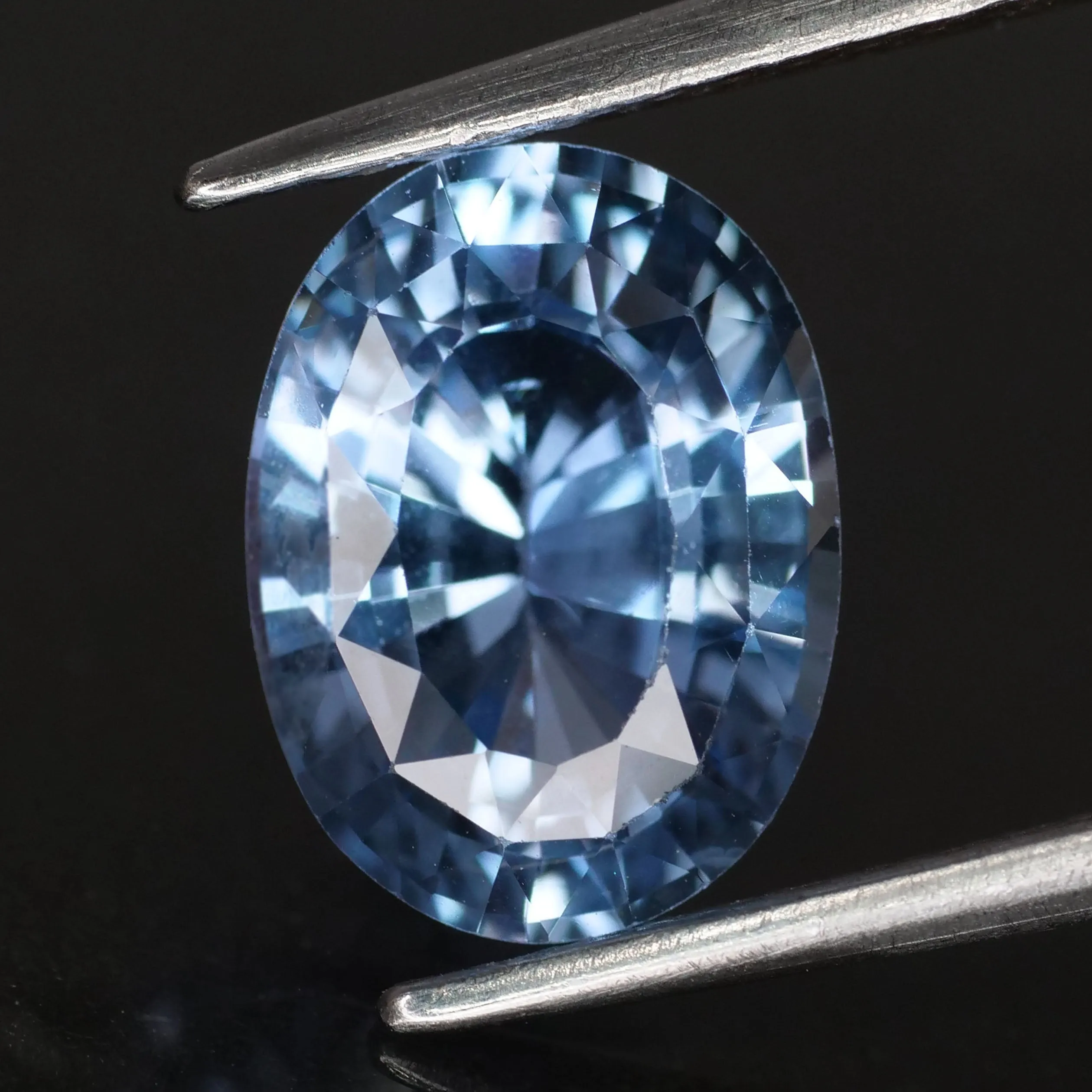 Blue Sapphire | IGI certified | natural, oval cut 9.5x7mm, VS, 2.46ct