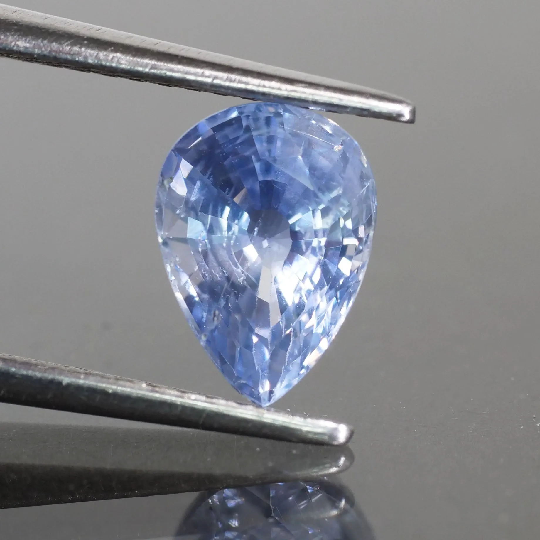 Blue Sapphire | natural, pear cut 8.5x6 mm, VS, 1.8ct, Sri Lanka