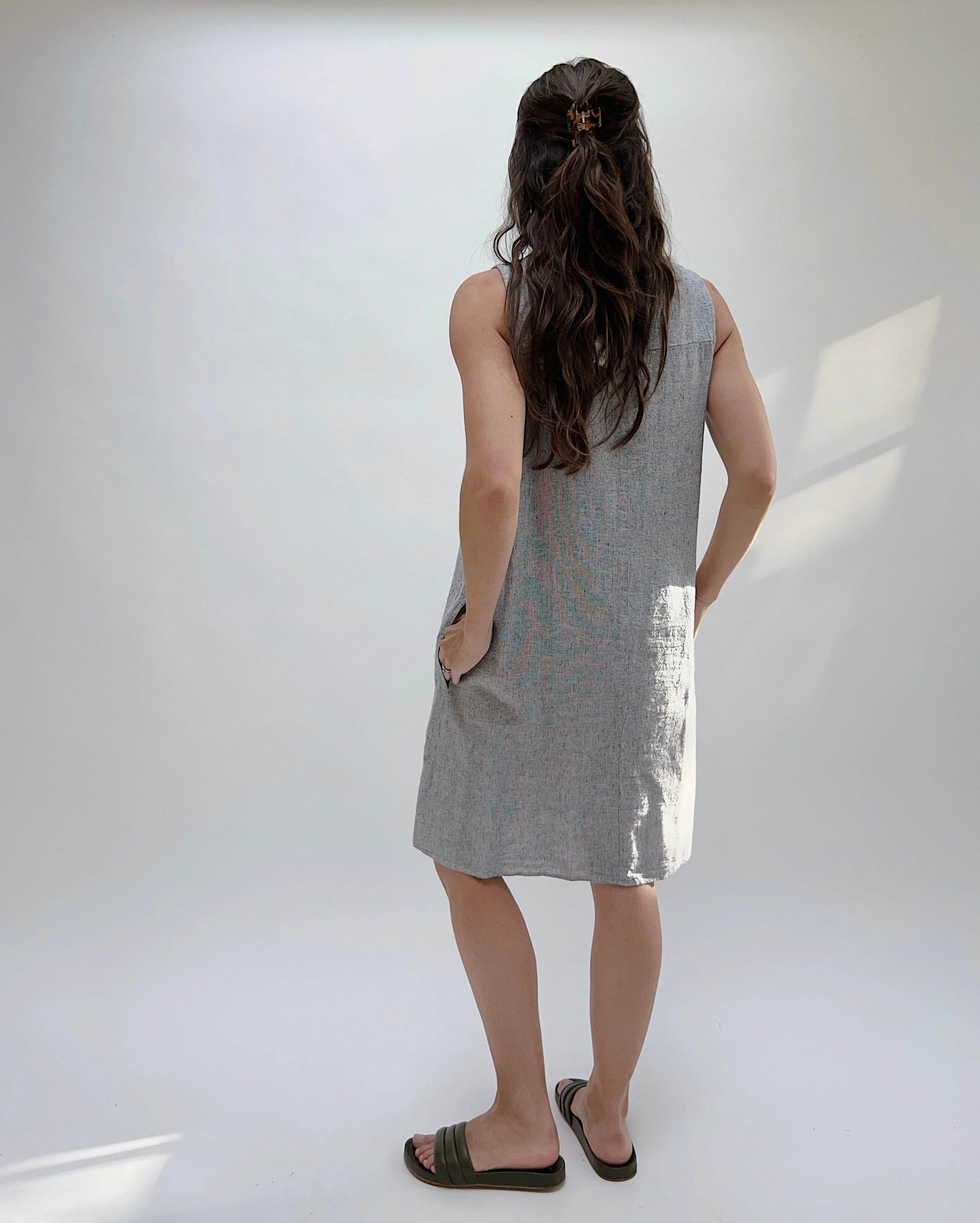 Cut Loose | Cross Hatch Linen Split Neck Shift Dress in Grey