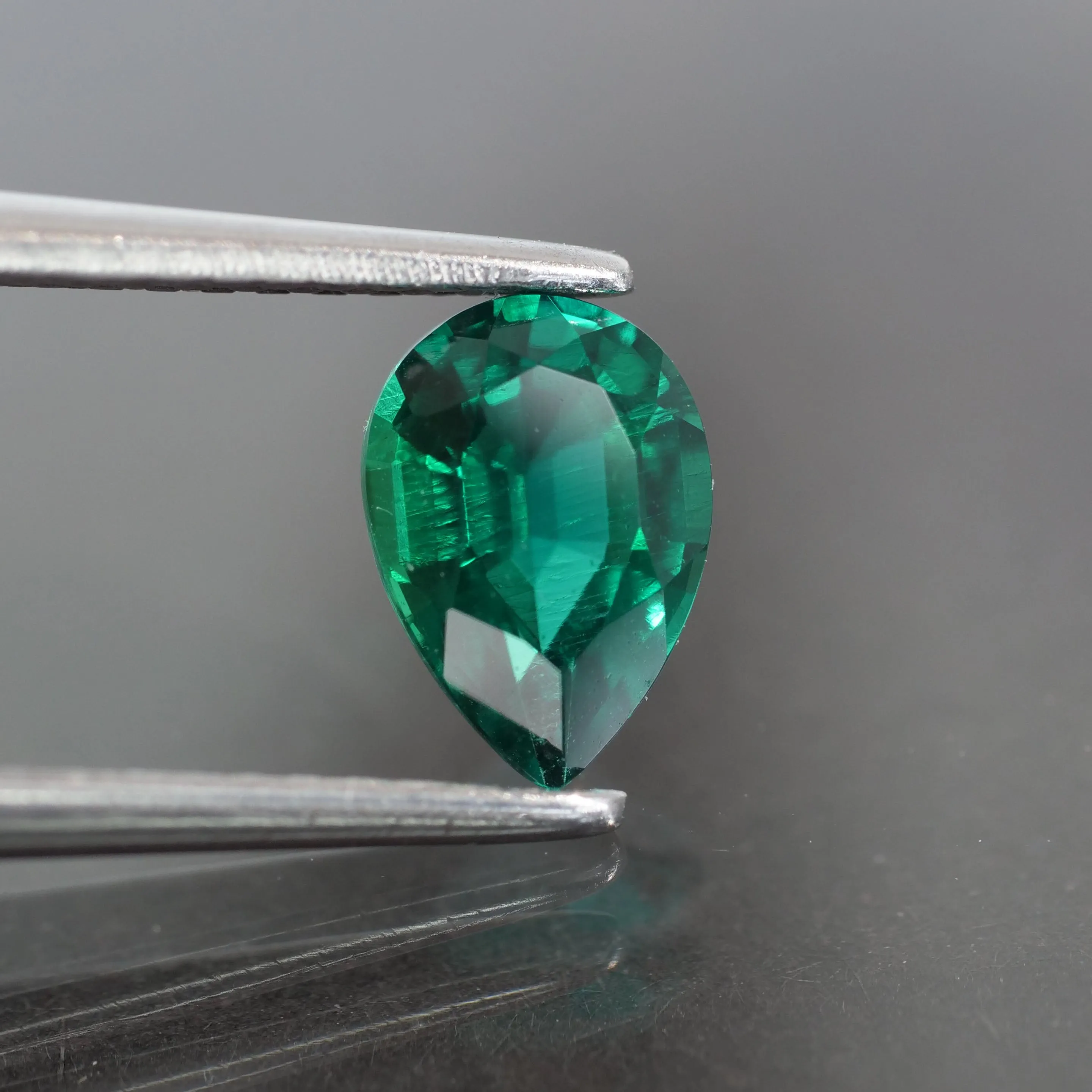 Emerald | Lab-Created Hydrothermal, dark, pear cut 7 x 5mm, VS 0.7ct