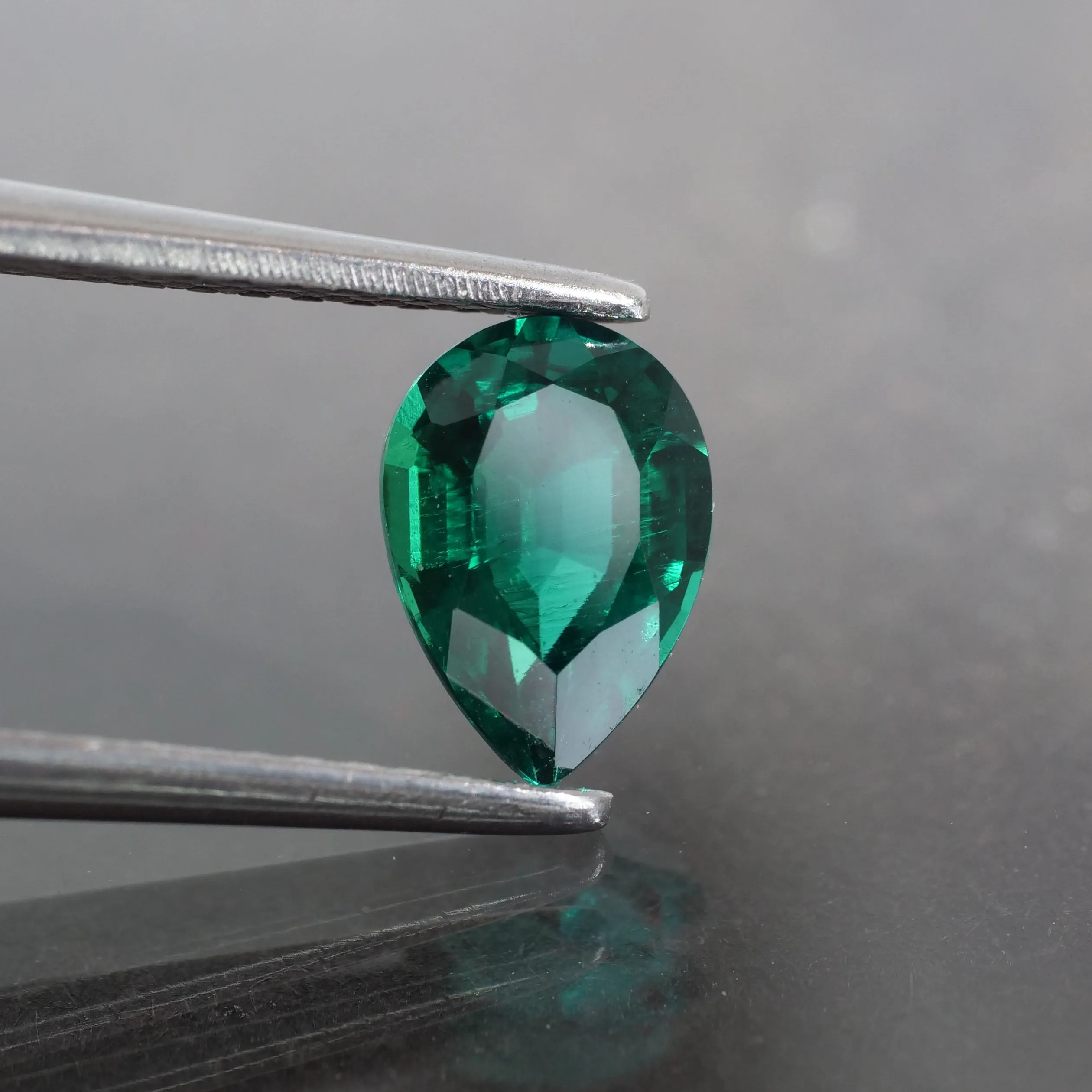 Emerald | Lab-Created Hydrothermal, dark, pear cut 7 x 5mm, VS 0.7ct