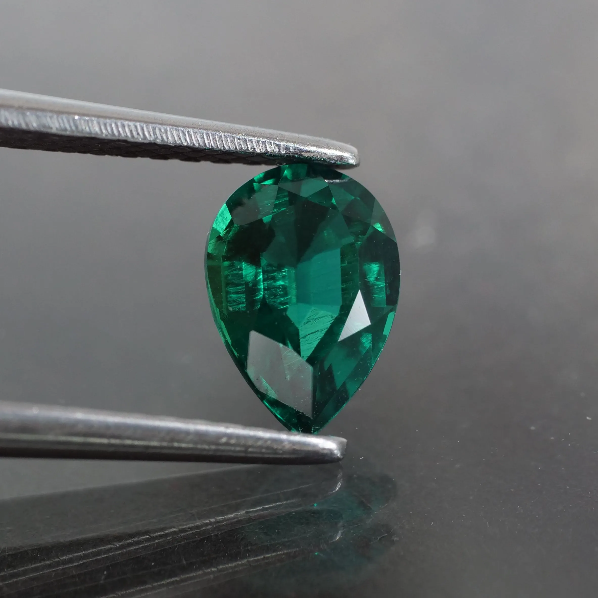 Emerald | Lab-Created Hydrothermal, dark, pear cut 7 x 5mm, VS 0.7ct