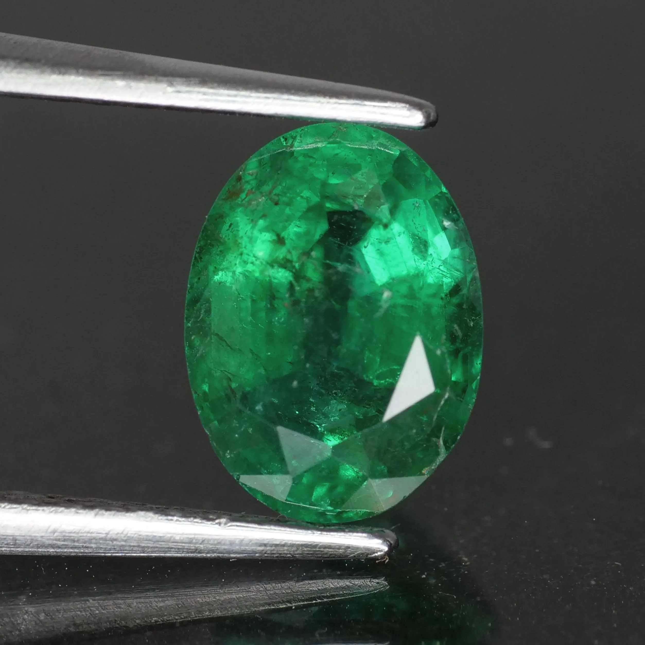 Emerald | natural, oval cut, *8x6mm, AAAA quality, Zambia, 1 ct