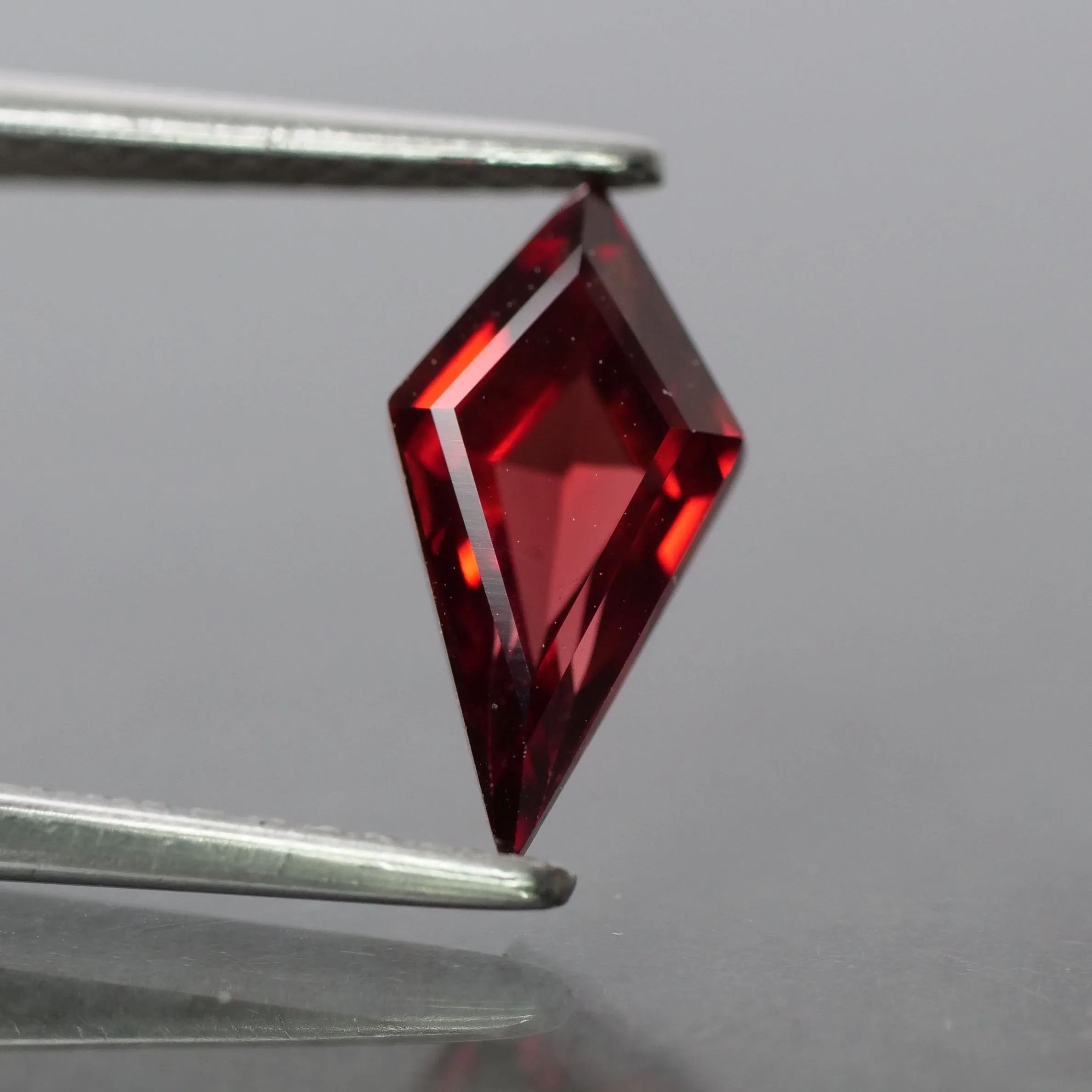 Garnet | natural, kite cut 10 x 5 mm, VS 1ct