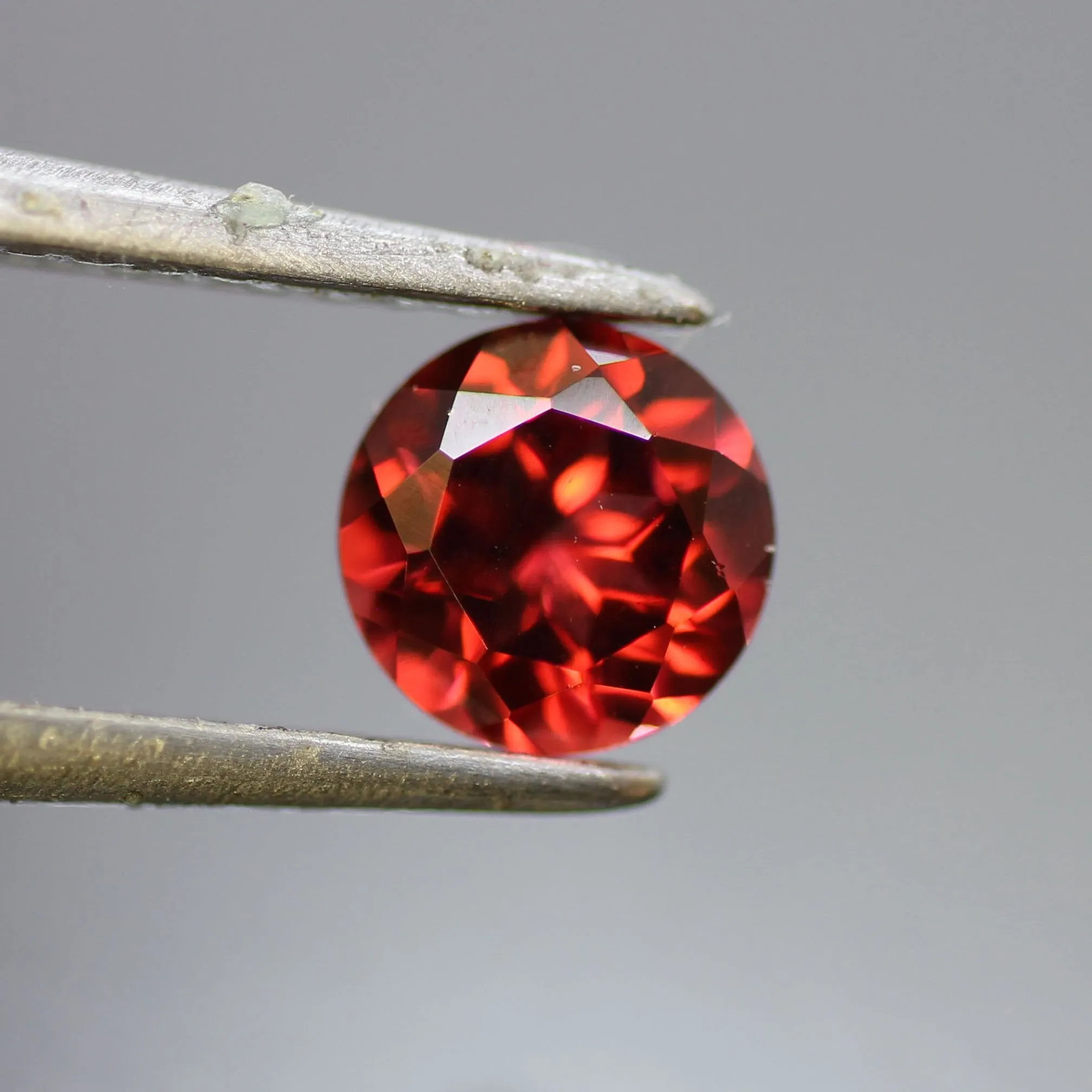 Garnet | natural, round cut 5mm, VS, 0.5 ct