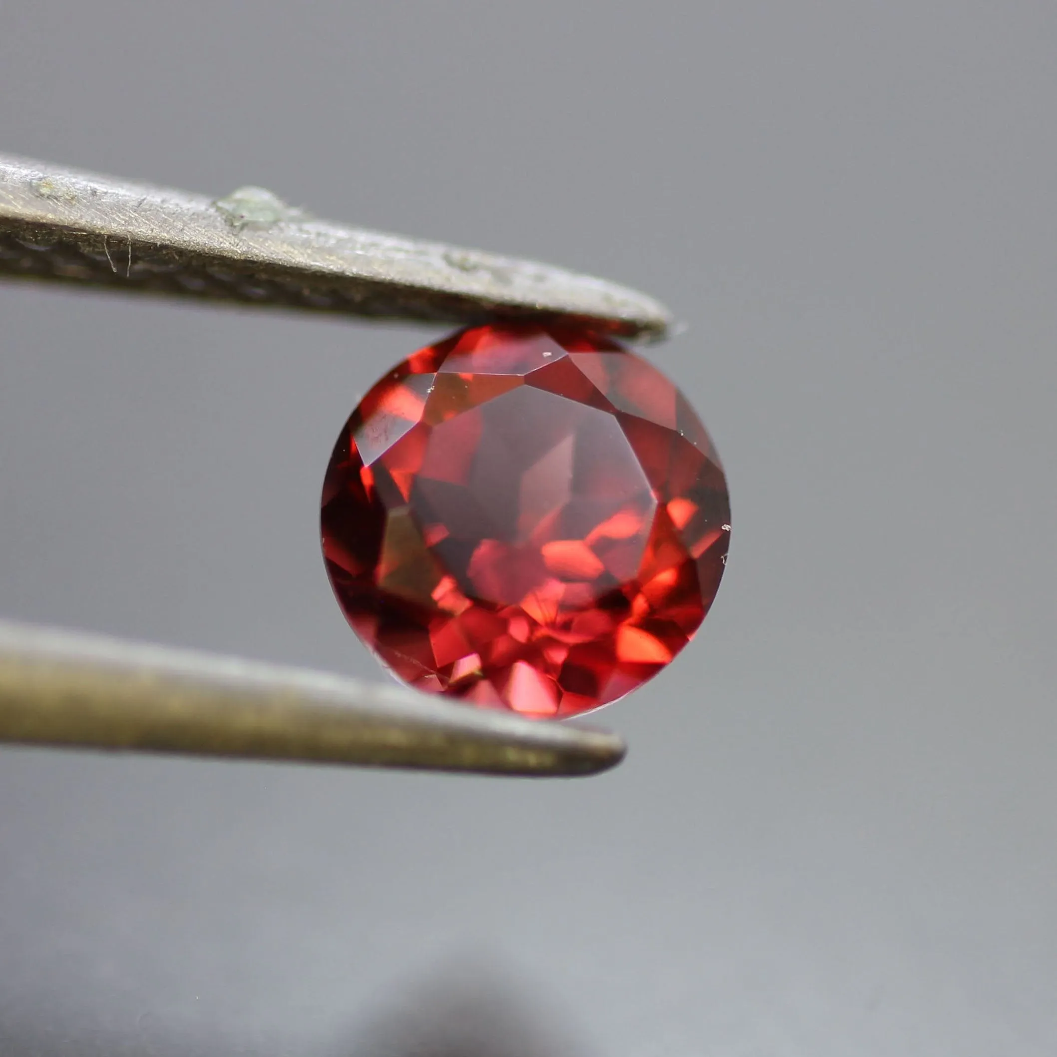 Garnet | natural, round cut 5mm, VS, 0.5 ct