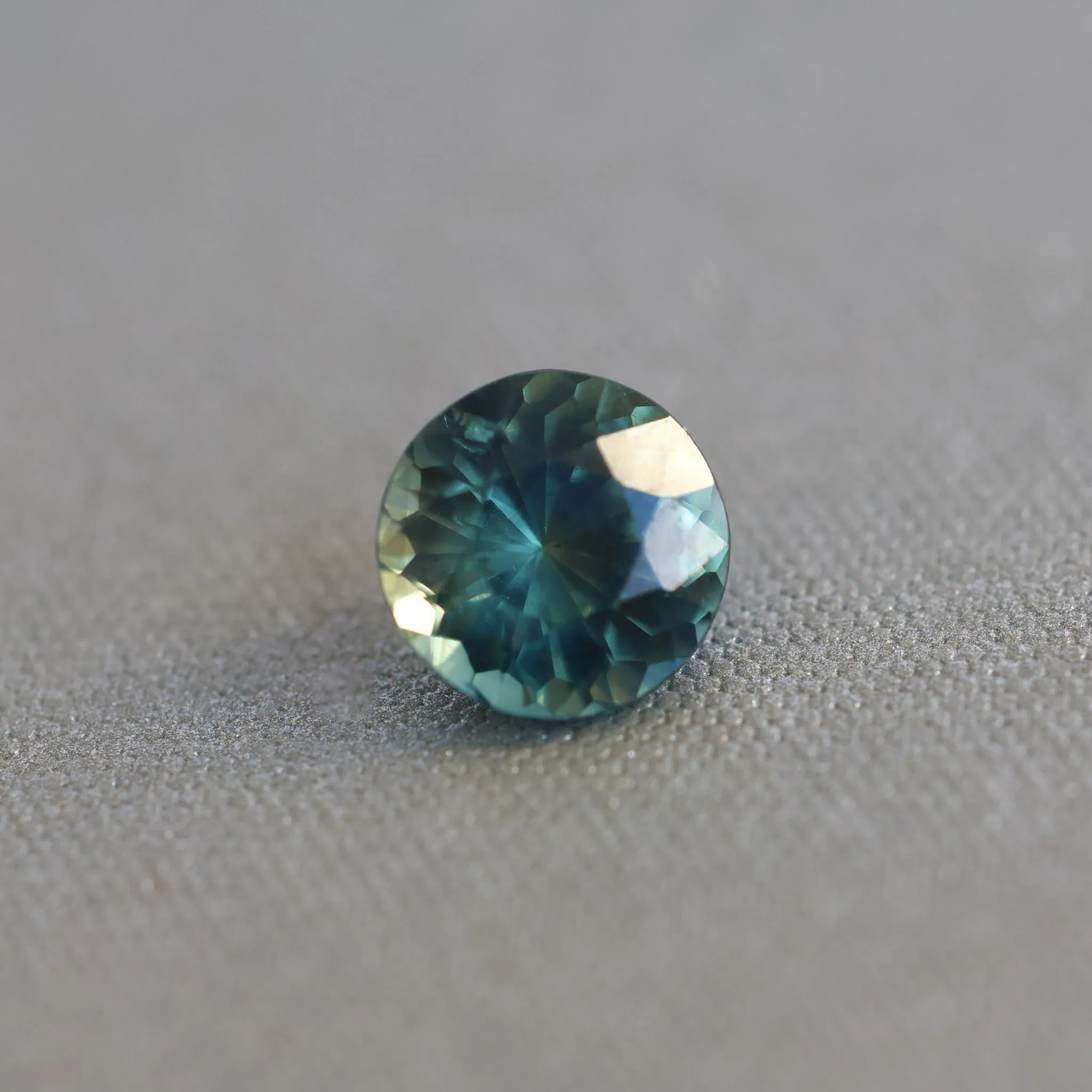 Loose 1.32 Ct Round Teal Sapphire