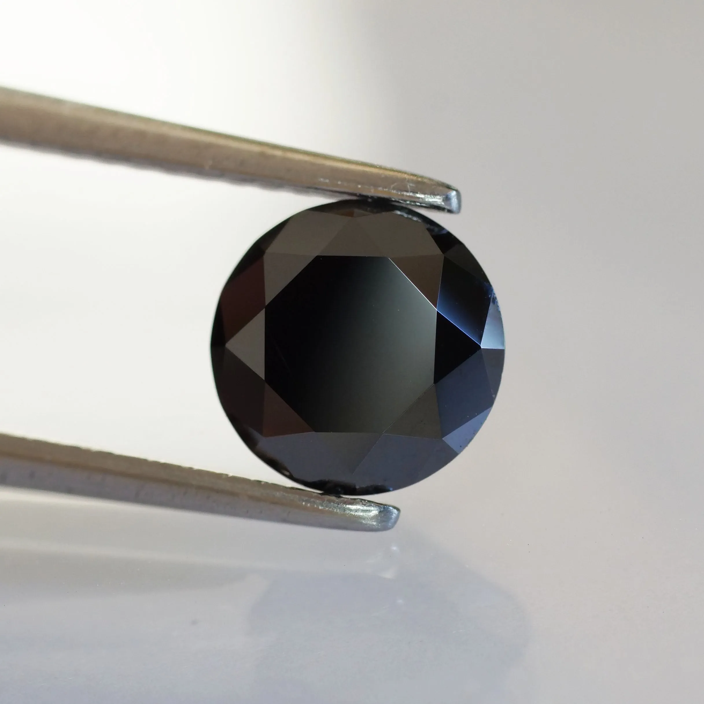 Moissanite | round cut 5mm, Black color, VS, 0.5 ct