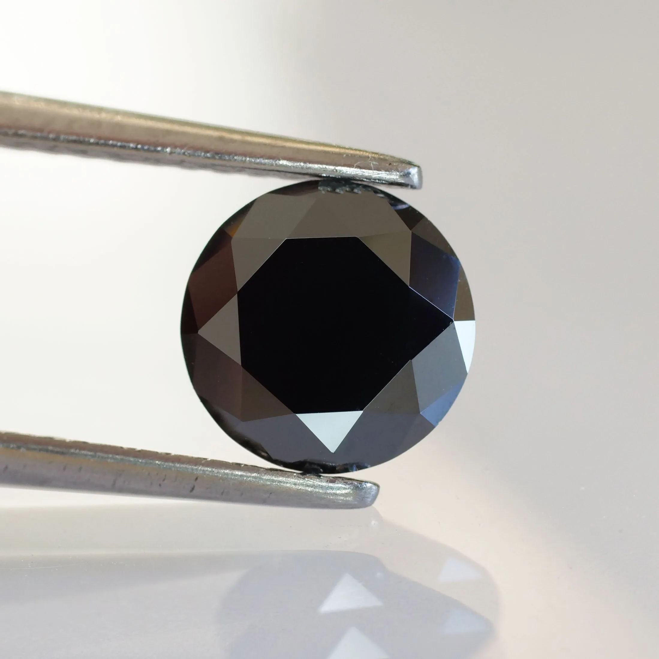 Moissanite | round cut 6.5mm, Black color, VS, 1 ct