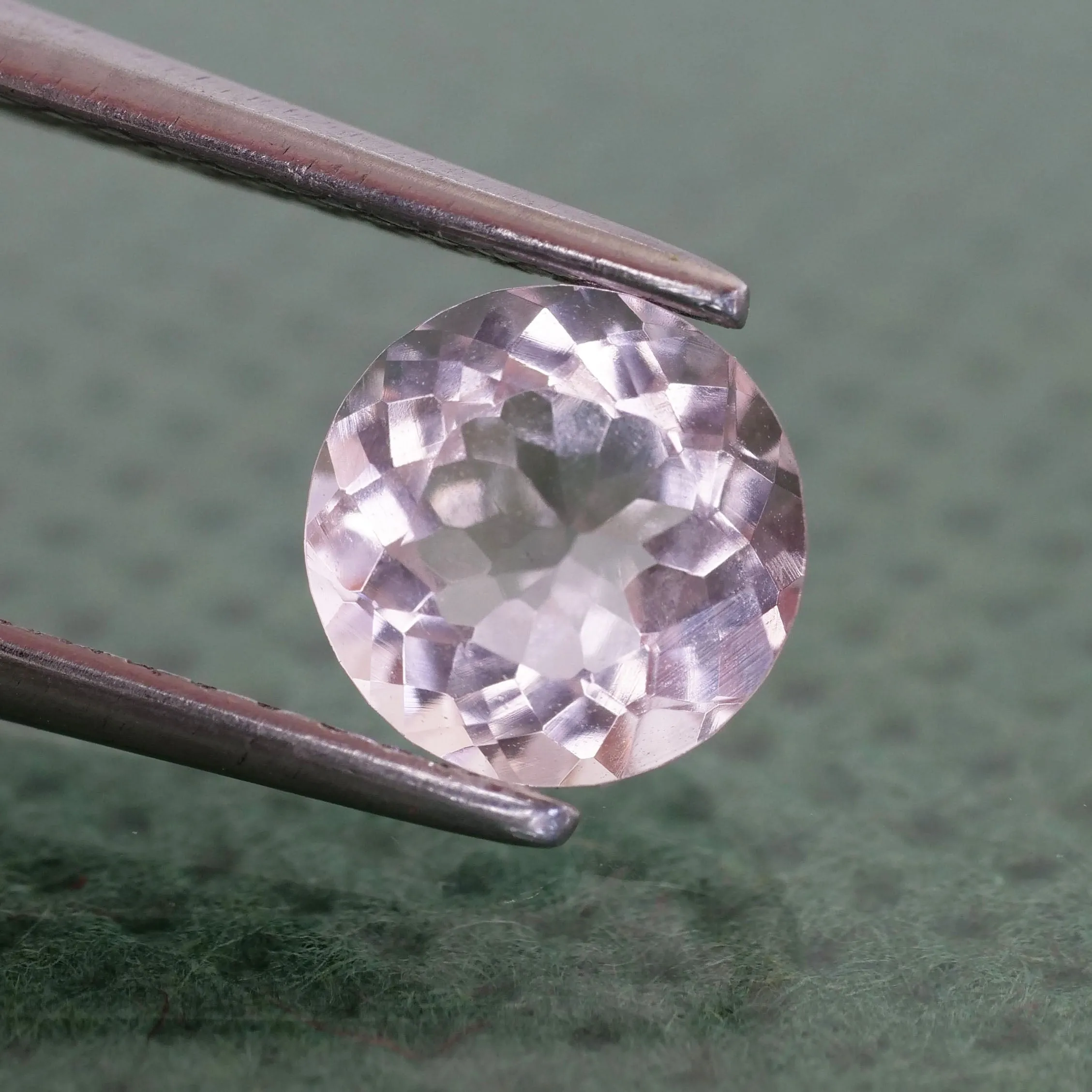 Morganite | natural, pink colour, round cut 6mm, VS 0.8ct