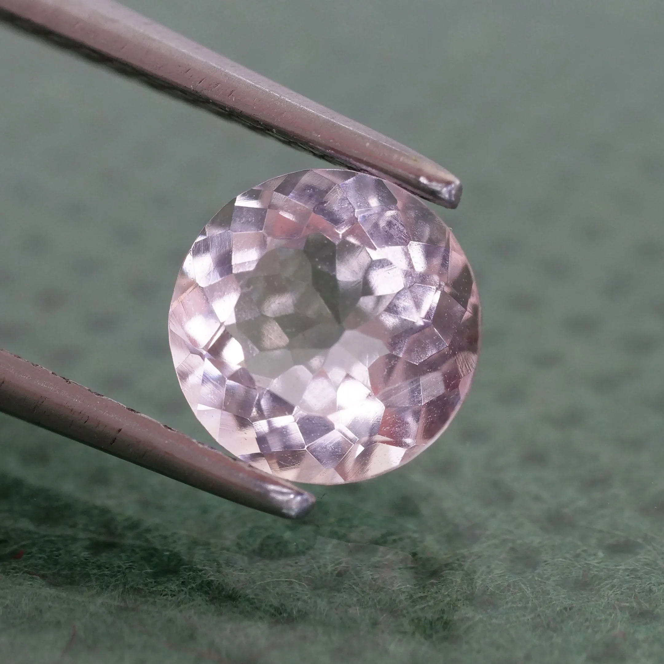 Morganite | natural, pink colour, round cut 6mm, VS 0.8ct