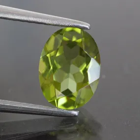 Peridot | natural, oval cut 8x6mm, VS, 1.2ct