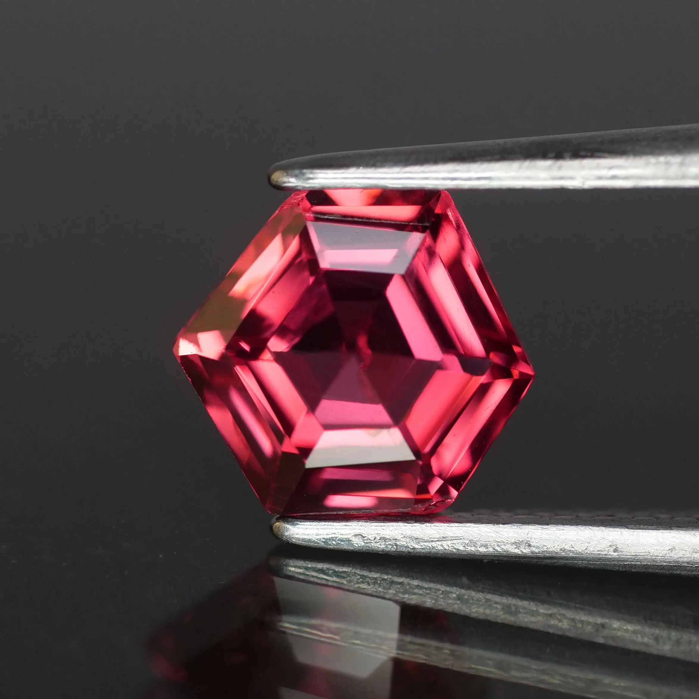 Pink Spinel | natural, rosewood red color, hexagon cut *6.5x6.3mm, VS, 1.22ct