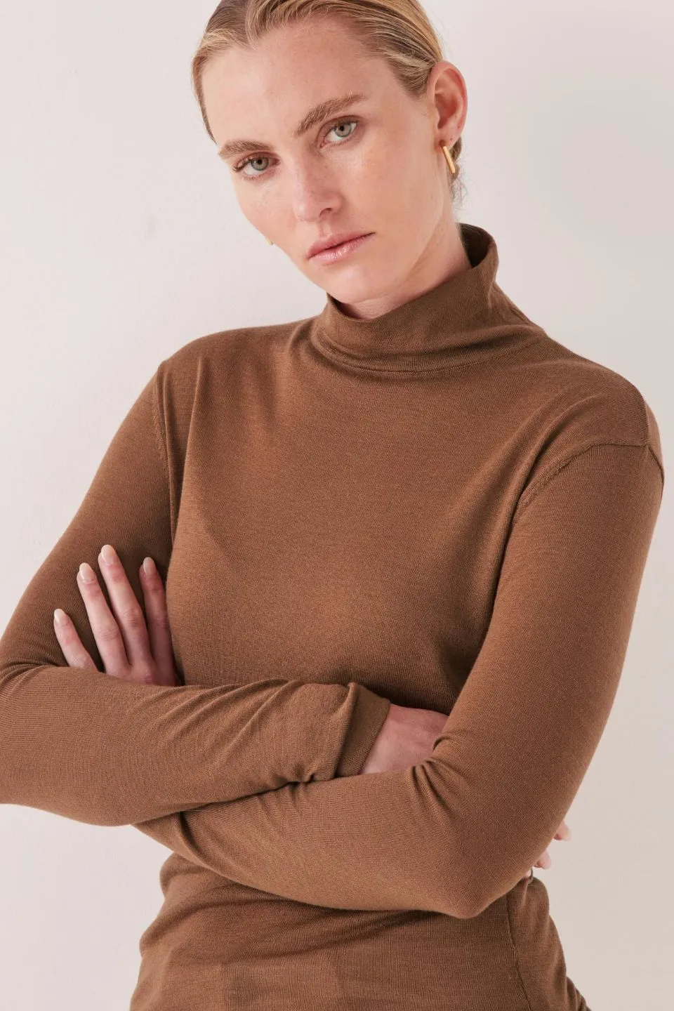 Roll Neck Caramel Wool Thin Knit