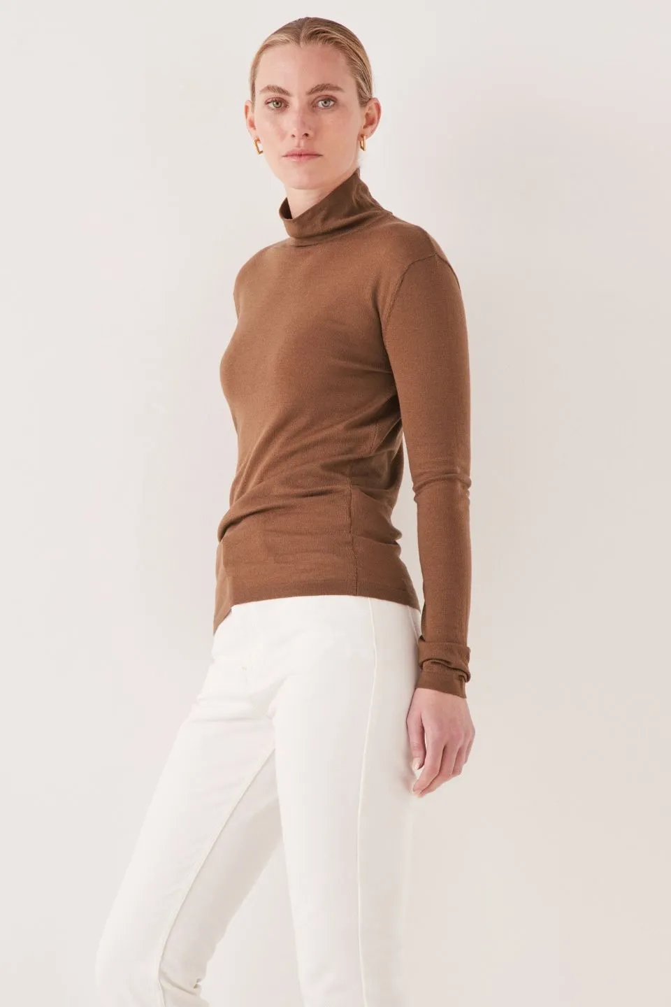 Roll Neck Caramel Wool Thin Knit