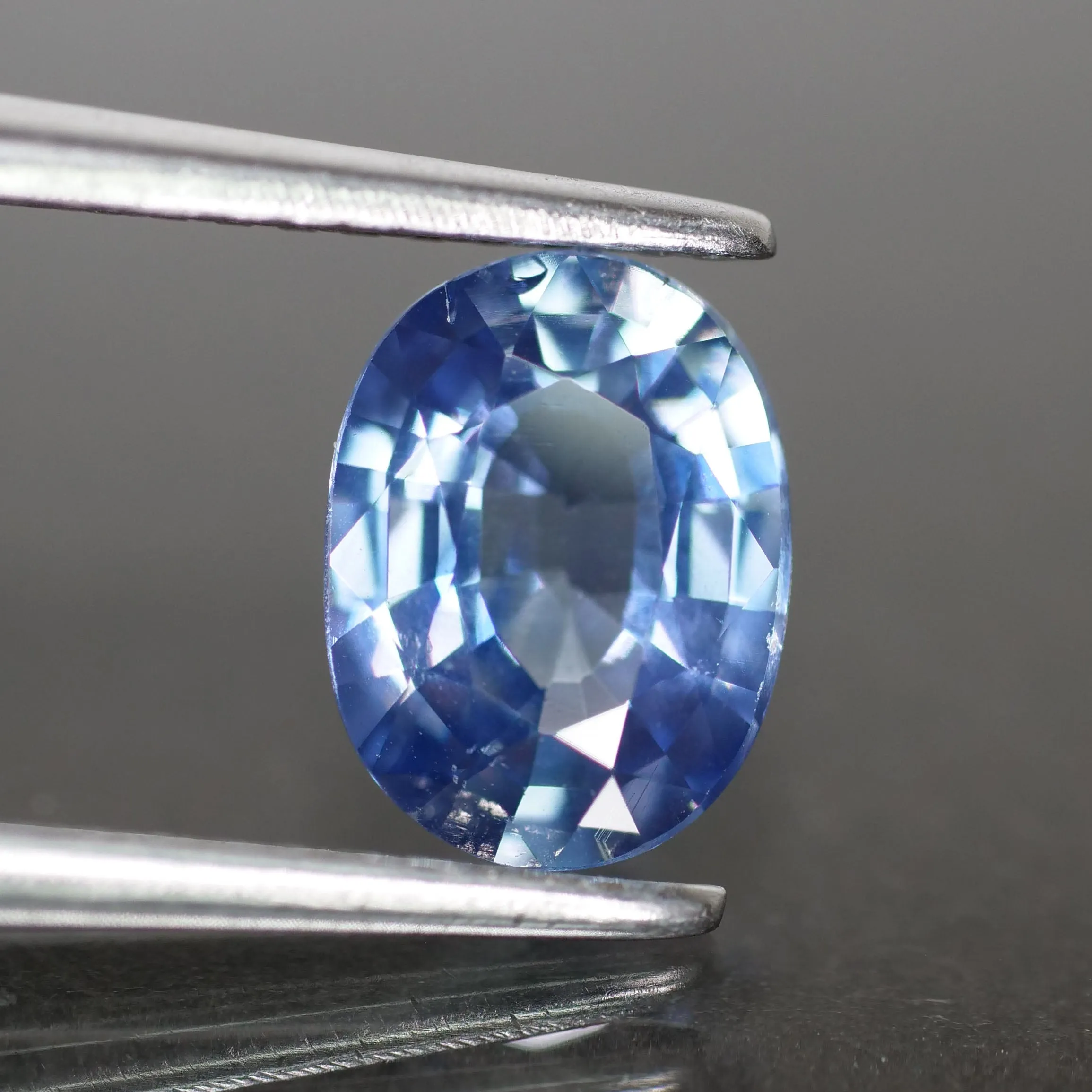 Sapphire ceylon | natural, blue, oval cut 7.7x5.8 mm, VS , 1.29ct, Sri Lanka