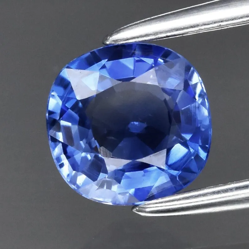 Sapphire | natural, blue, cushion cut 5x5 mm, VVS, 0.60 ct, Ceylon