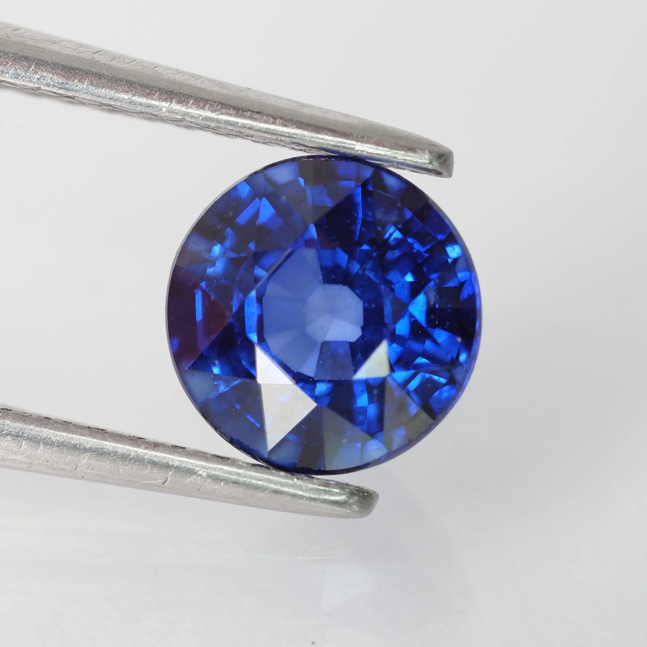 Sapphire | natural, diffusion, blue, round cut 6 mm, VS, 1 ct, Ceylon