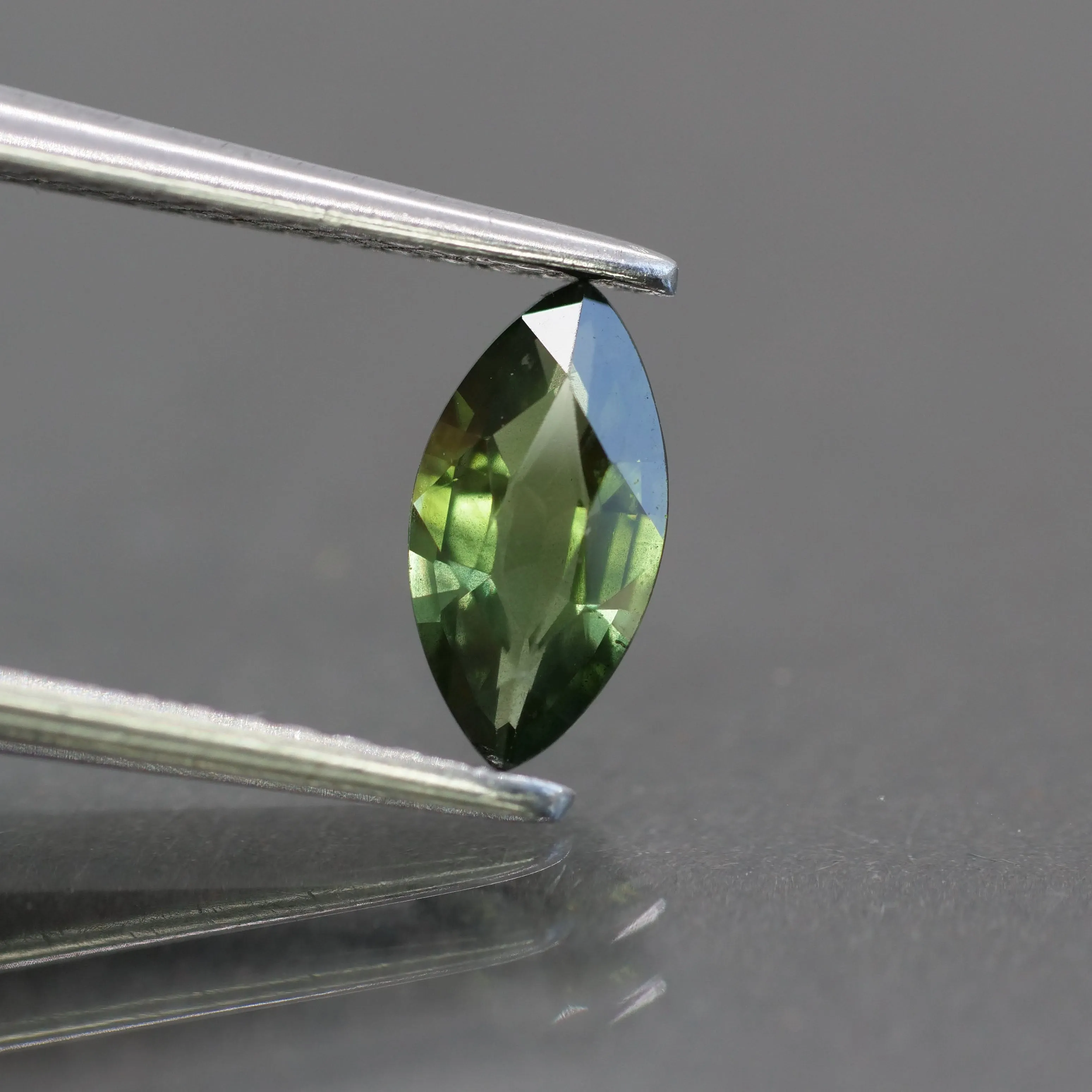 Sapphire | natural, green color, marquise cut 8x4 mm, 0.52 ct, Australia