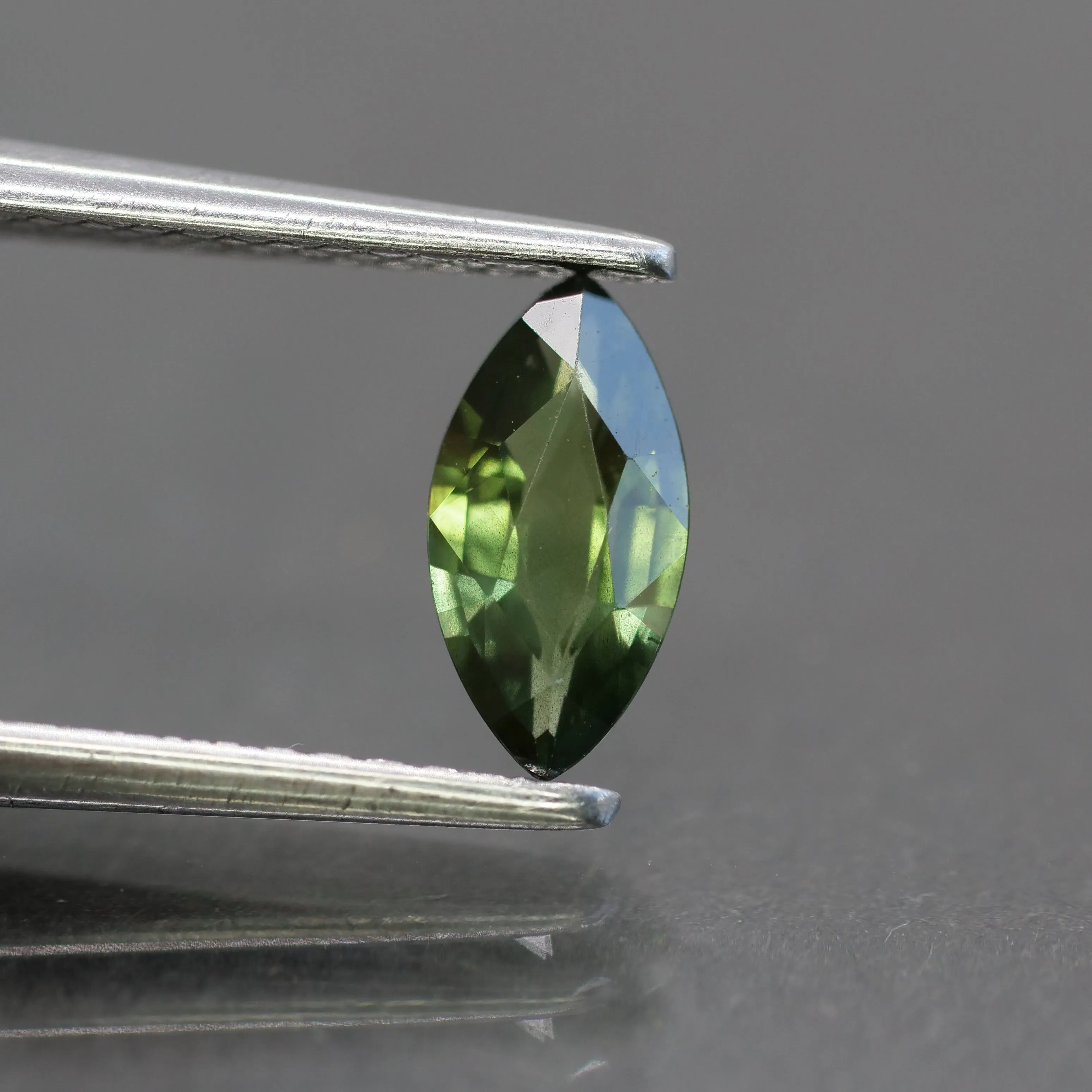 Sapphire | natural, green color, marquise cut 8x4 mm, 0.52 ct, Australia