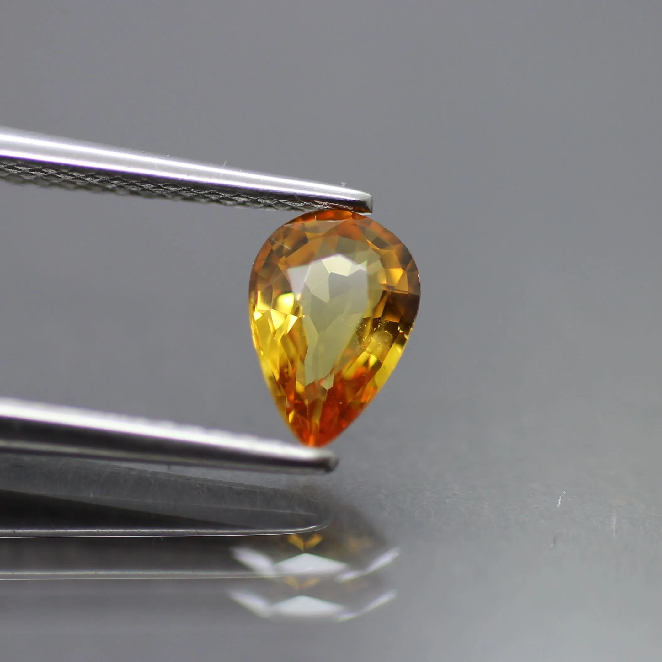 Sapphire | natural, orange, pear cut 7x5 mm, VS 0.7ct