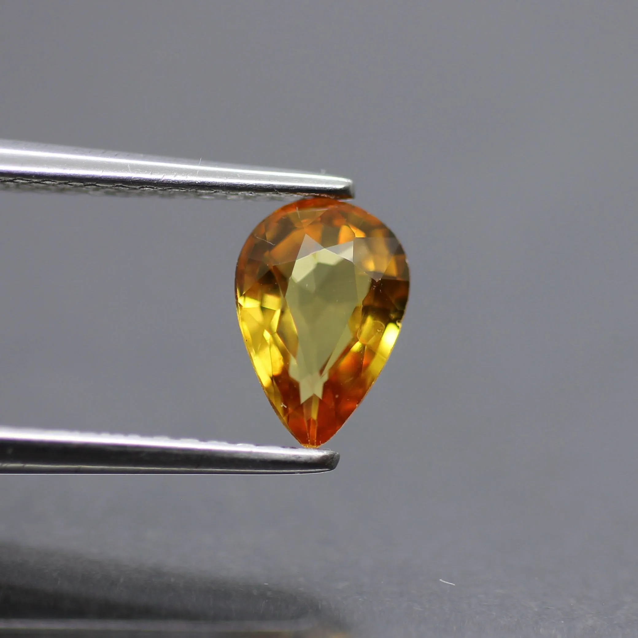 Sapphire | natural, orange, pear cut 7x5 mm, VS 0.7ct