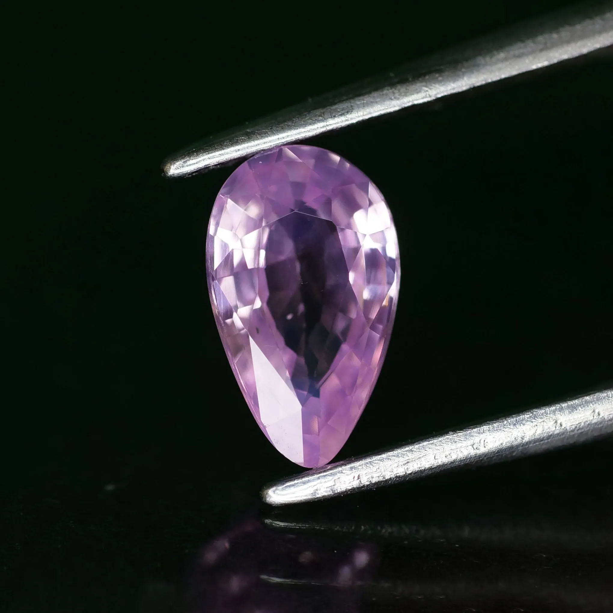 Sapphire | natural, pink colour, pear cut *7x4mm, VS 0.65ct