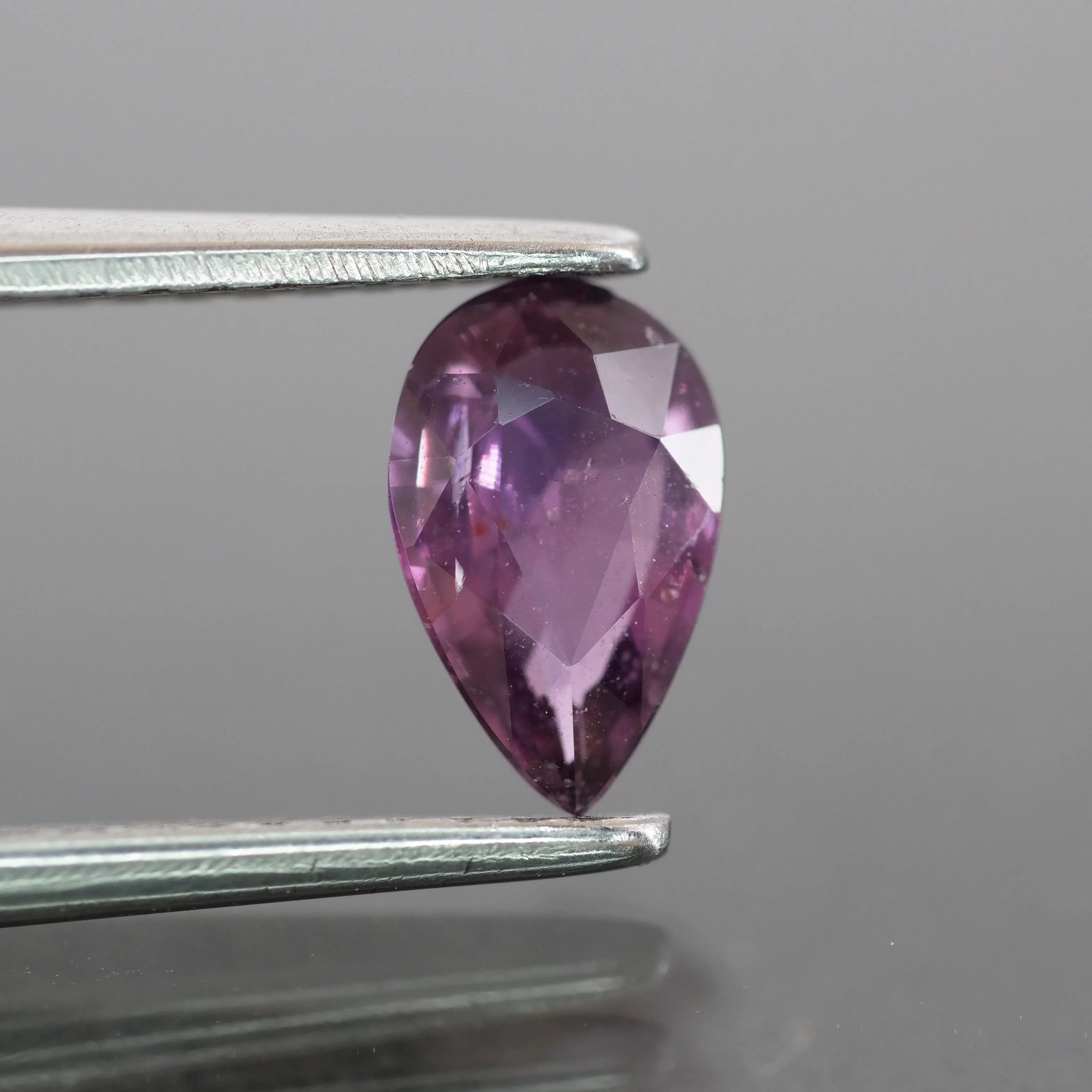 Sapphire | natural, purple, pear cut 7x 4.3 mm, VS 0.6ct