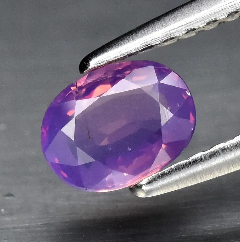 Sapphire opalescent | natural, pinkish purple, oval cut 5.8x4.5mm, VS 0.62ct