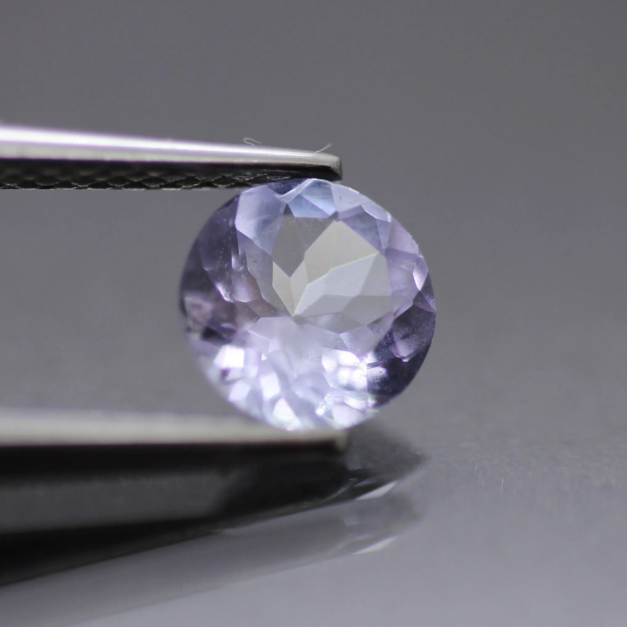 Tanzanite | natural, light blue colour, round cut 5mm VS 0.5ct