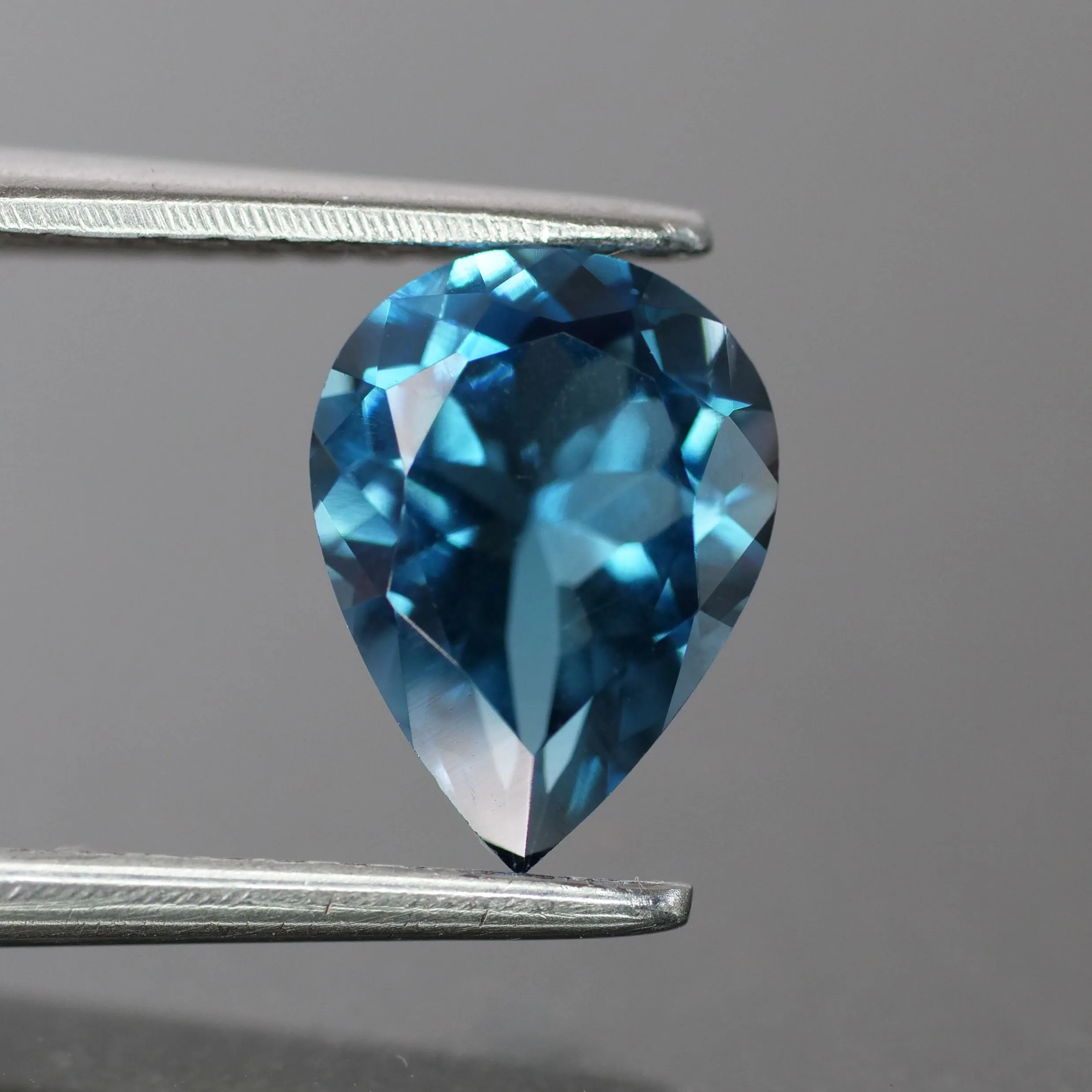 Topaz, teal blue, pear cut VVS 8x6mm 1.15ct