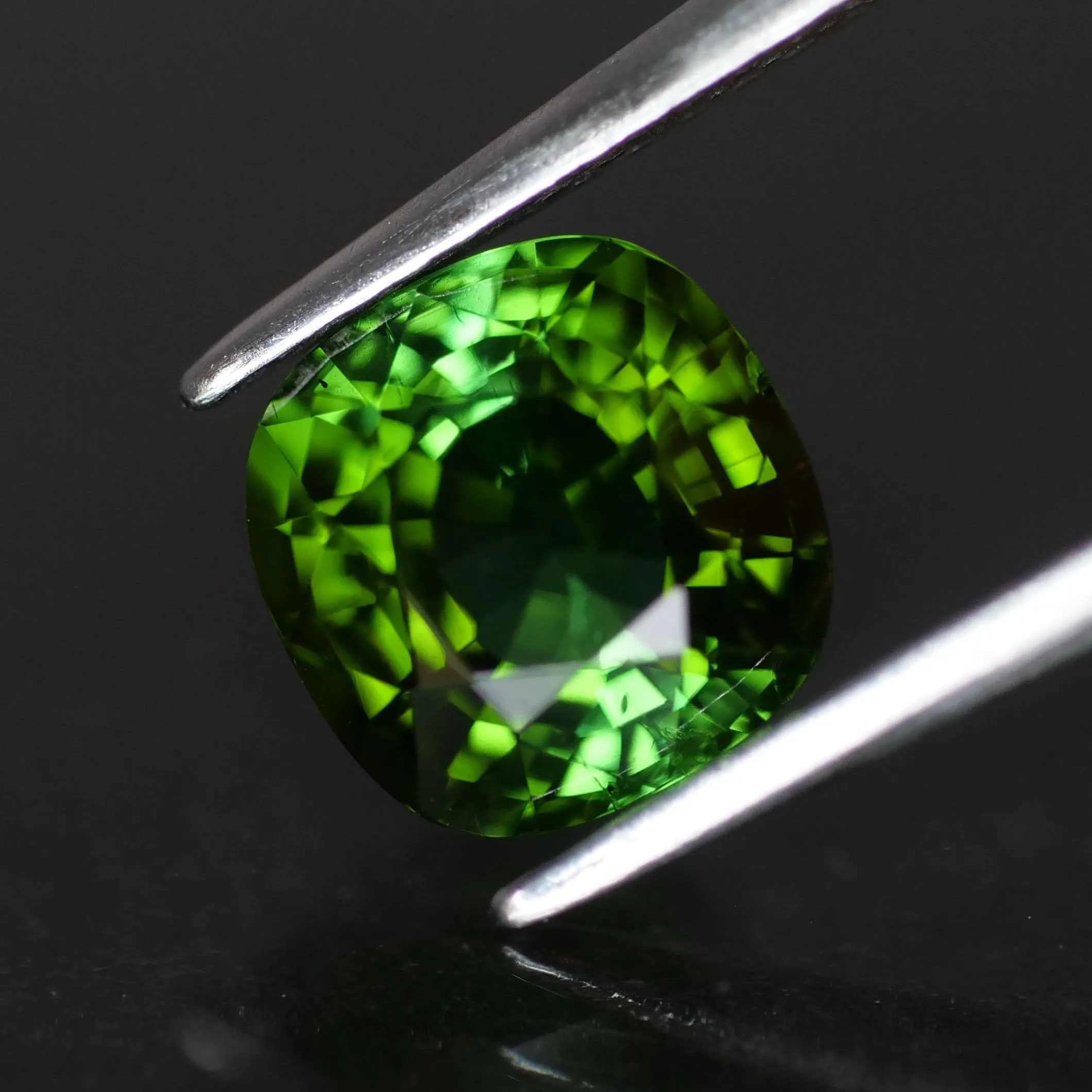 Tourmaline | green color, cushion cut, 7mm, *1.6 ct, VS