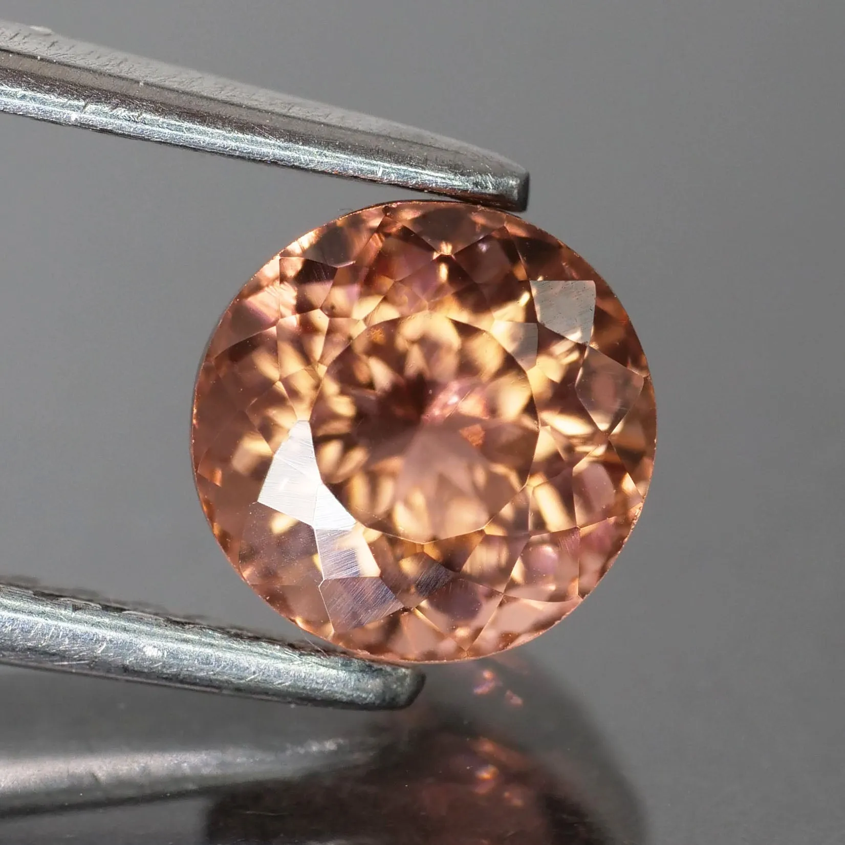 Tourmaline | orange, round cut 5.6 mm, VVS 0.93ct