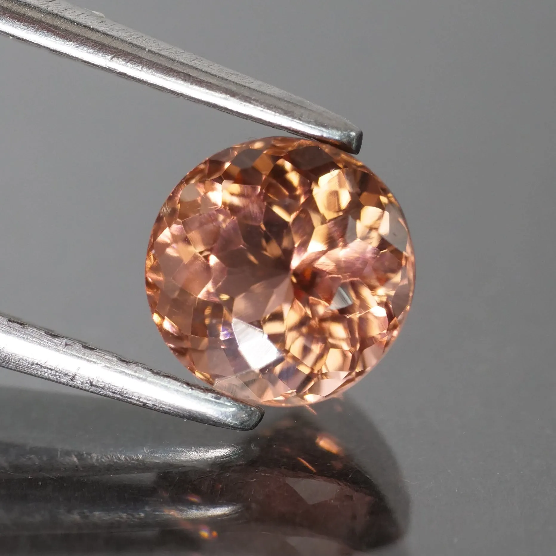 Tourmaline | orange, round cut 5.6 mm, VVS 0.93ct