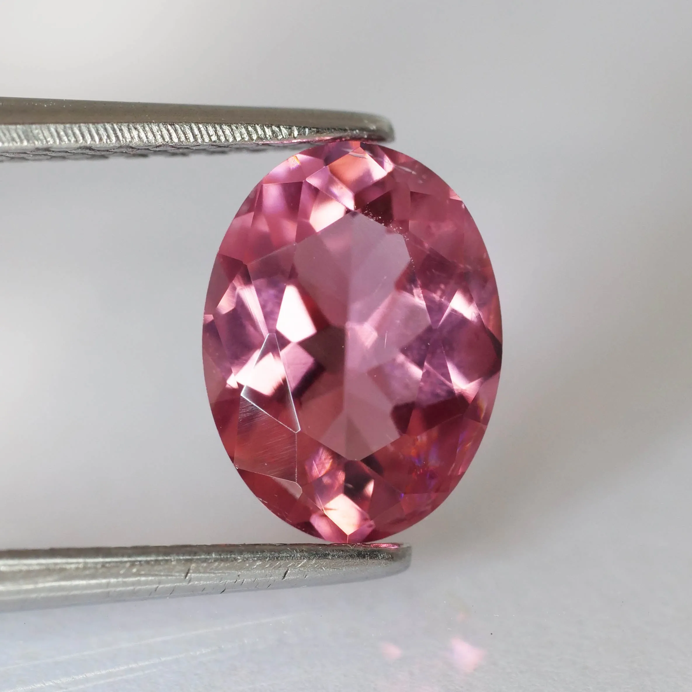 Tourmaline | pink, oval cut 8x6mm, VVS 1.5ct, Africa