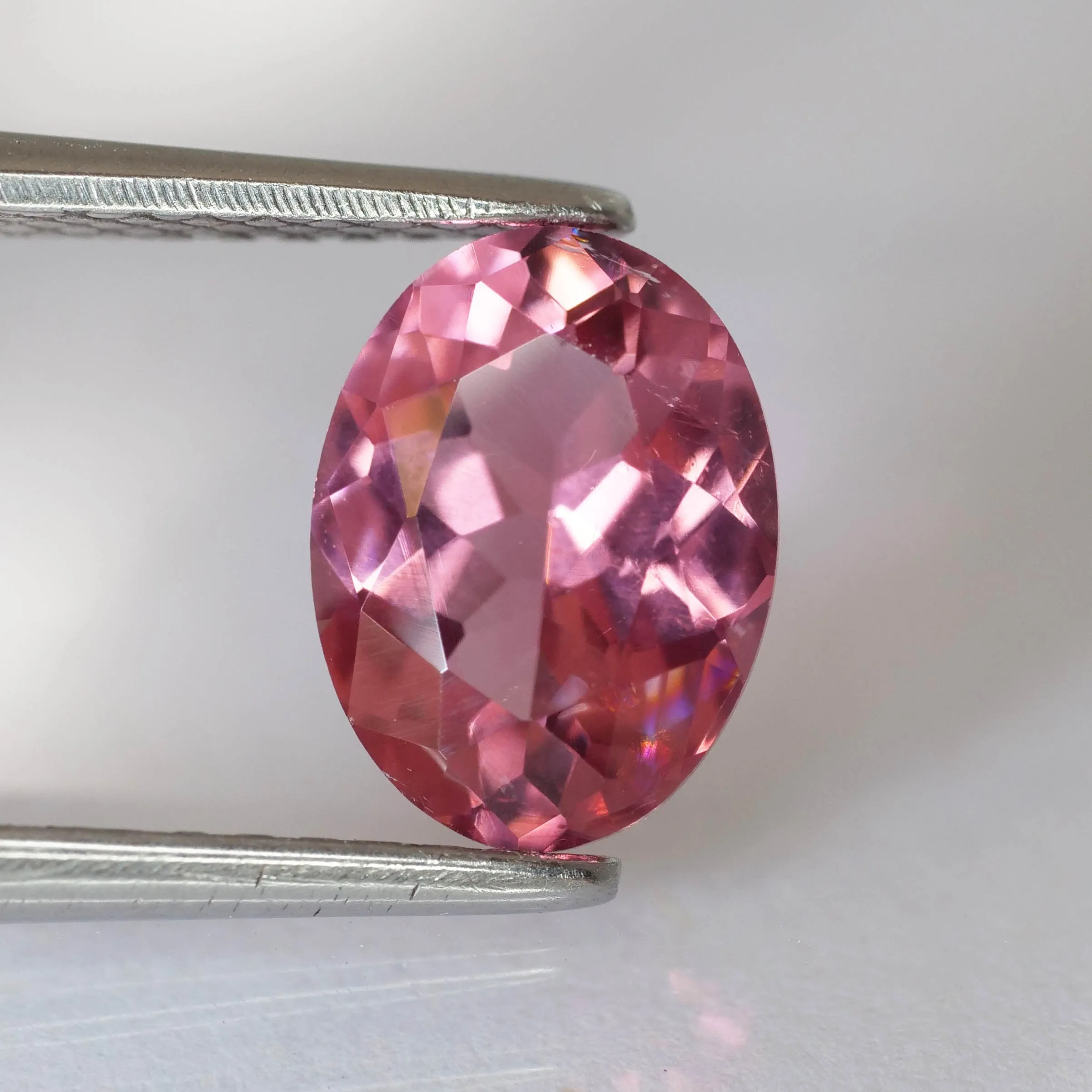 Tourmaline | pink, oval cut 8x6mm, VVS 1.5ct, Africa