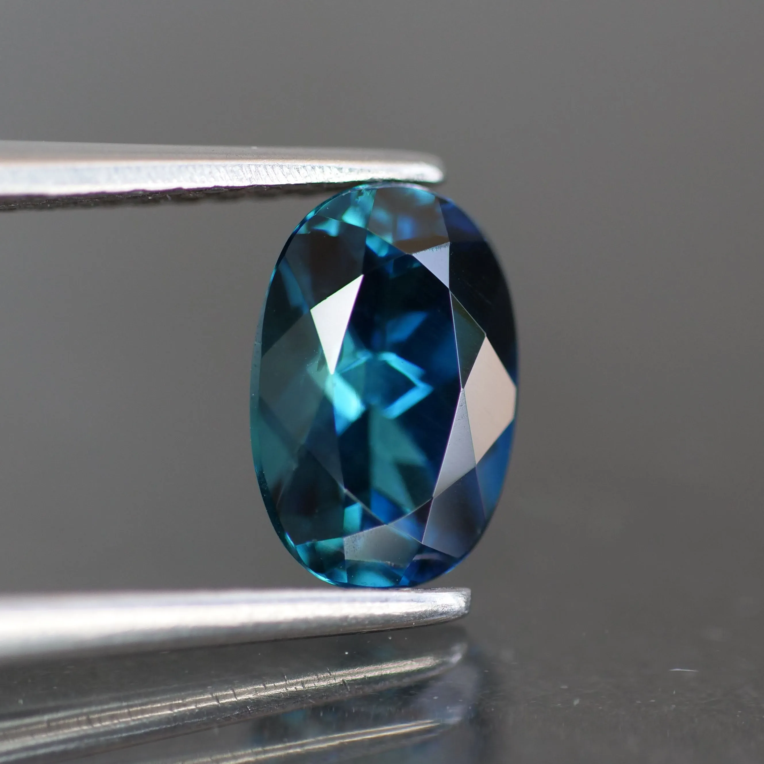 Tourmaline | Teal blue colour, oval cut 8x6 mm, 1.20ct, VS